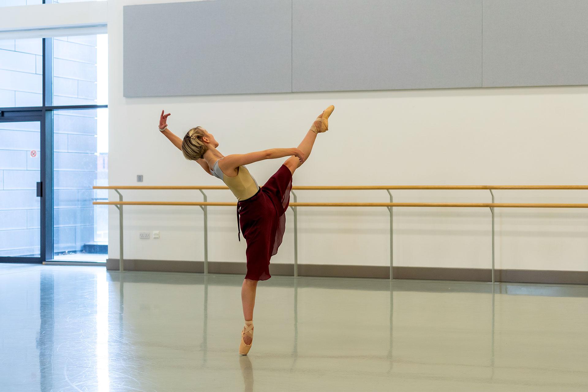 Antoinette Brooks-Daw on pointe in Cinderella rehearsals. Photo Riku Ito