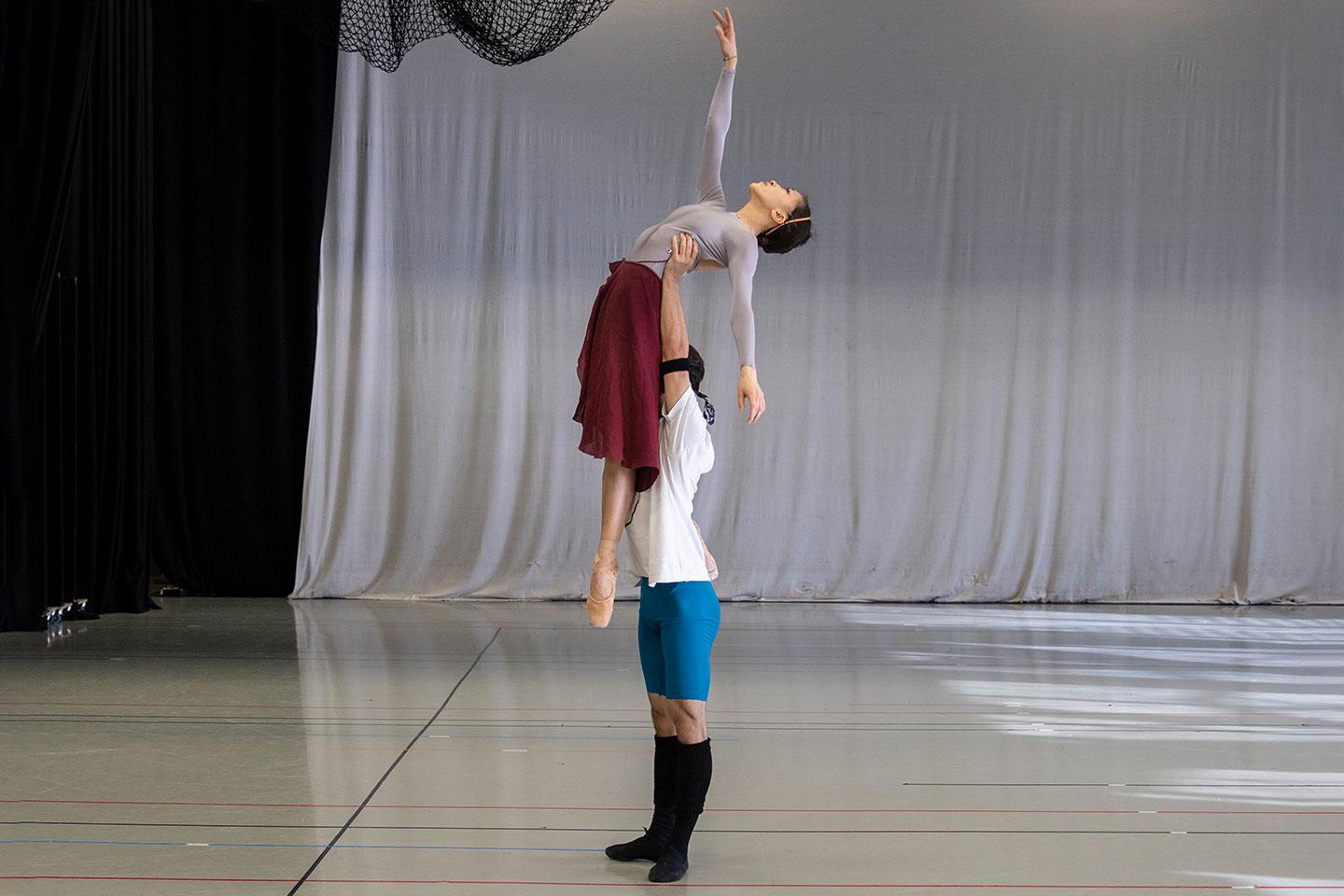 Minju Kang and Riku Ito rehearsing Geisha. Photo Lauren Godfrey.