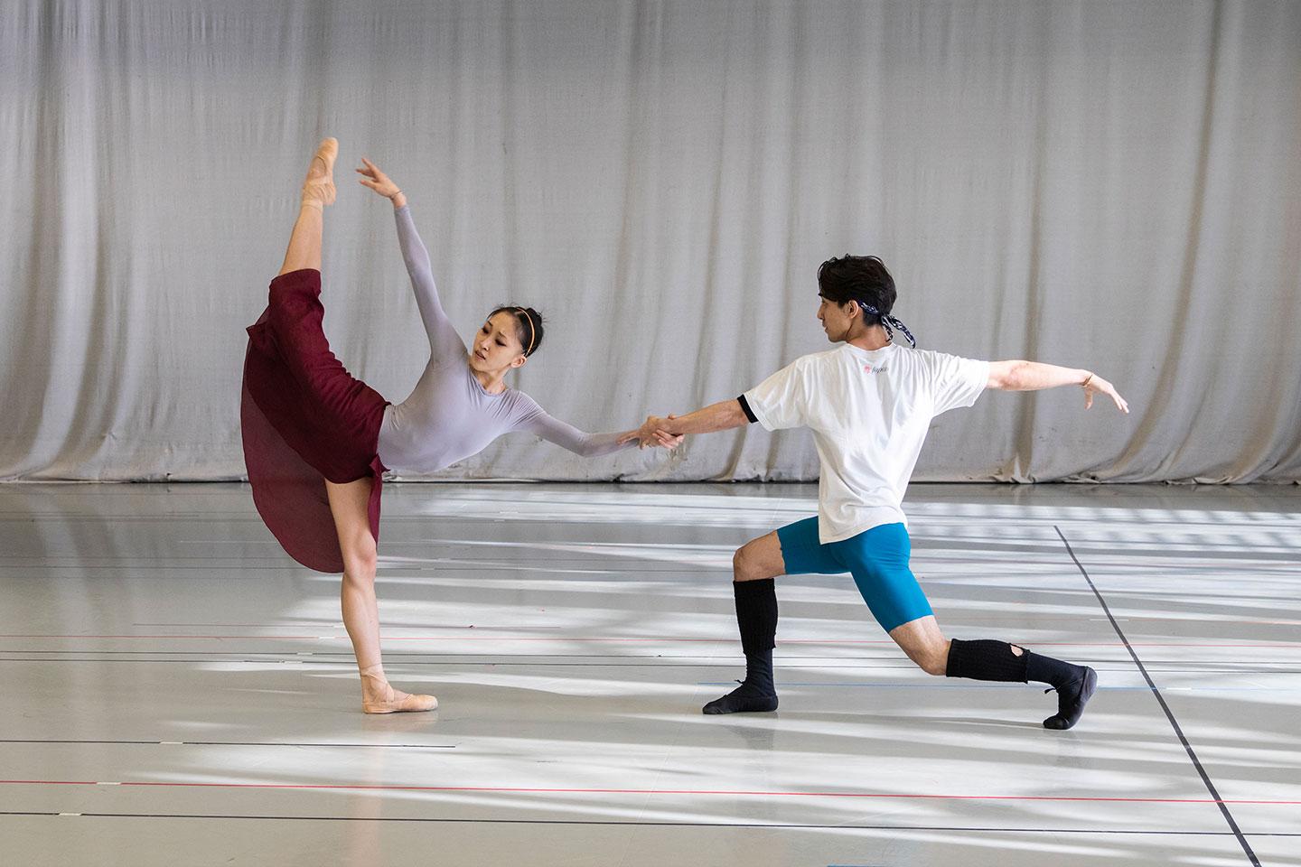 Minju Kang and Riku Ito rehearsing Geisha. Photo Lauren Godfrey.