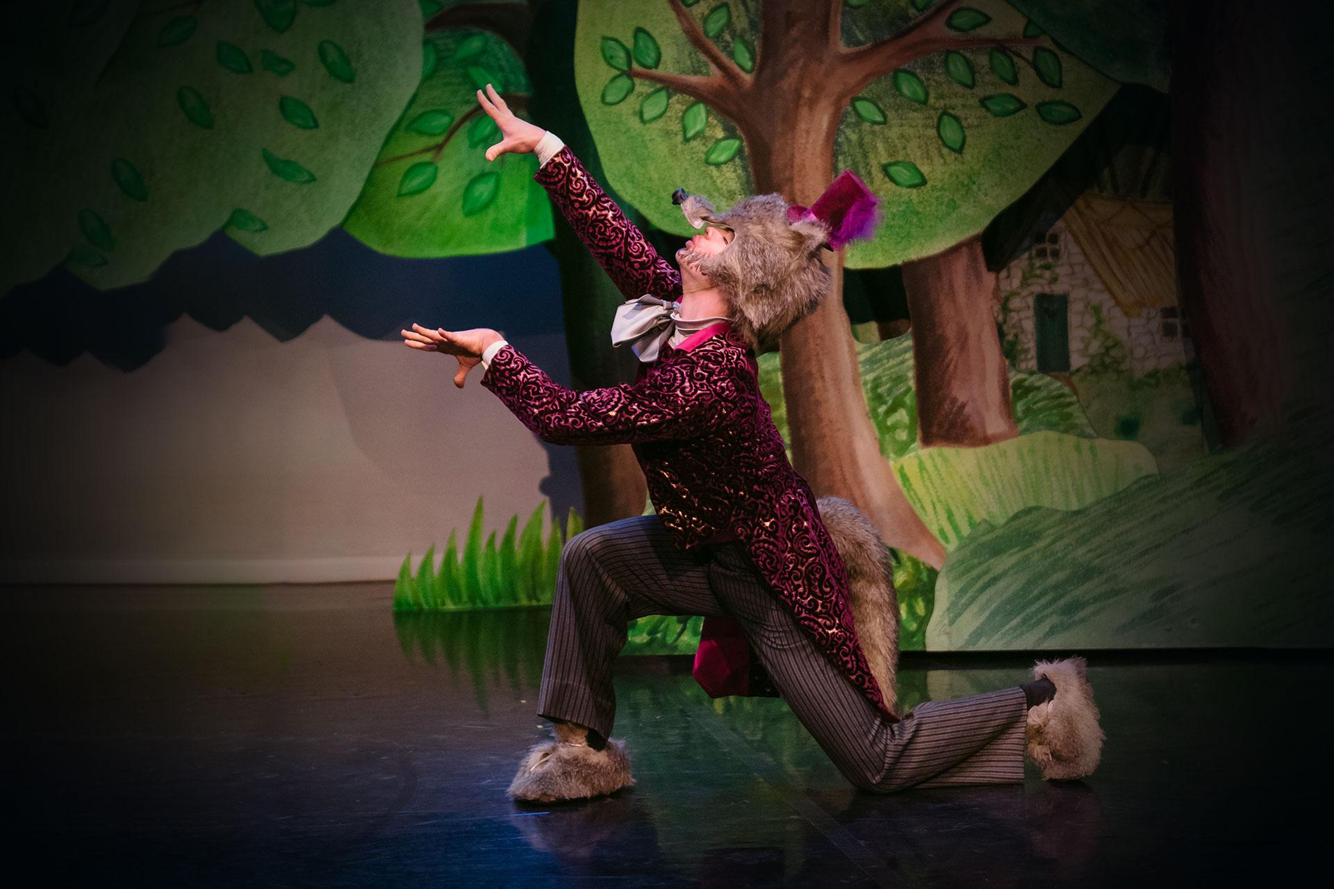 Wolf is desperate to find some food