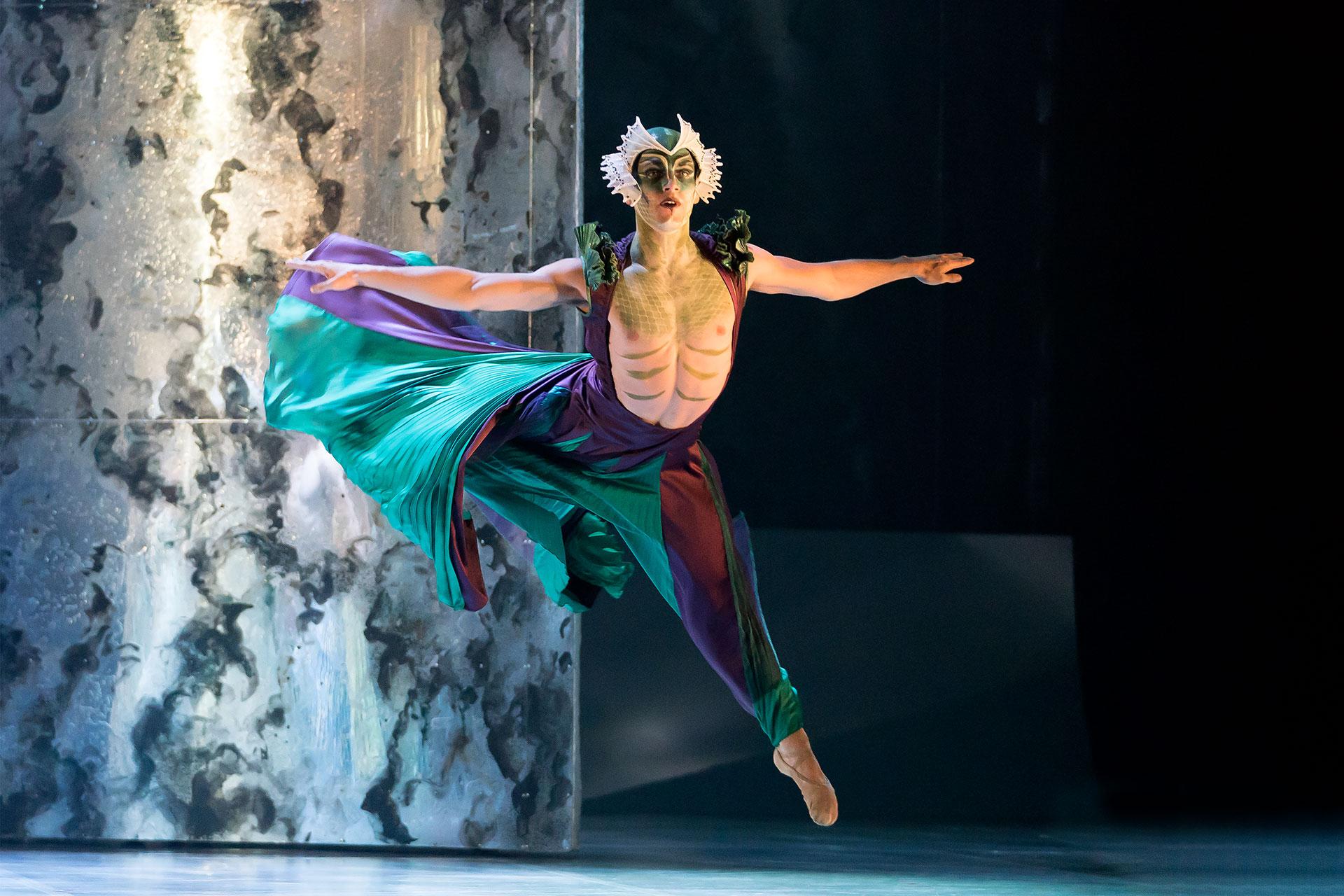 Lyr, Lord of the Sea, dances impressively through his domain