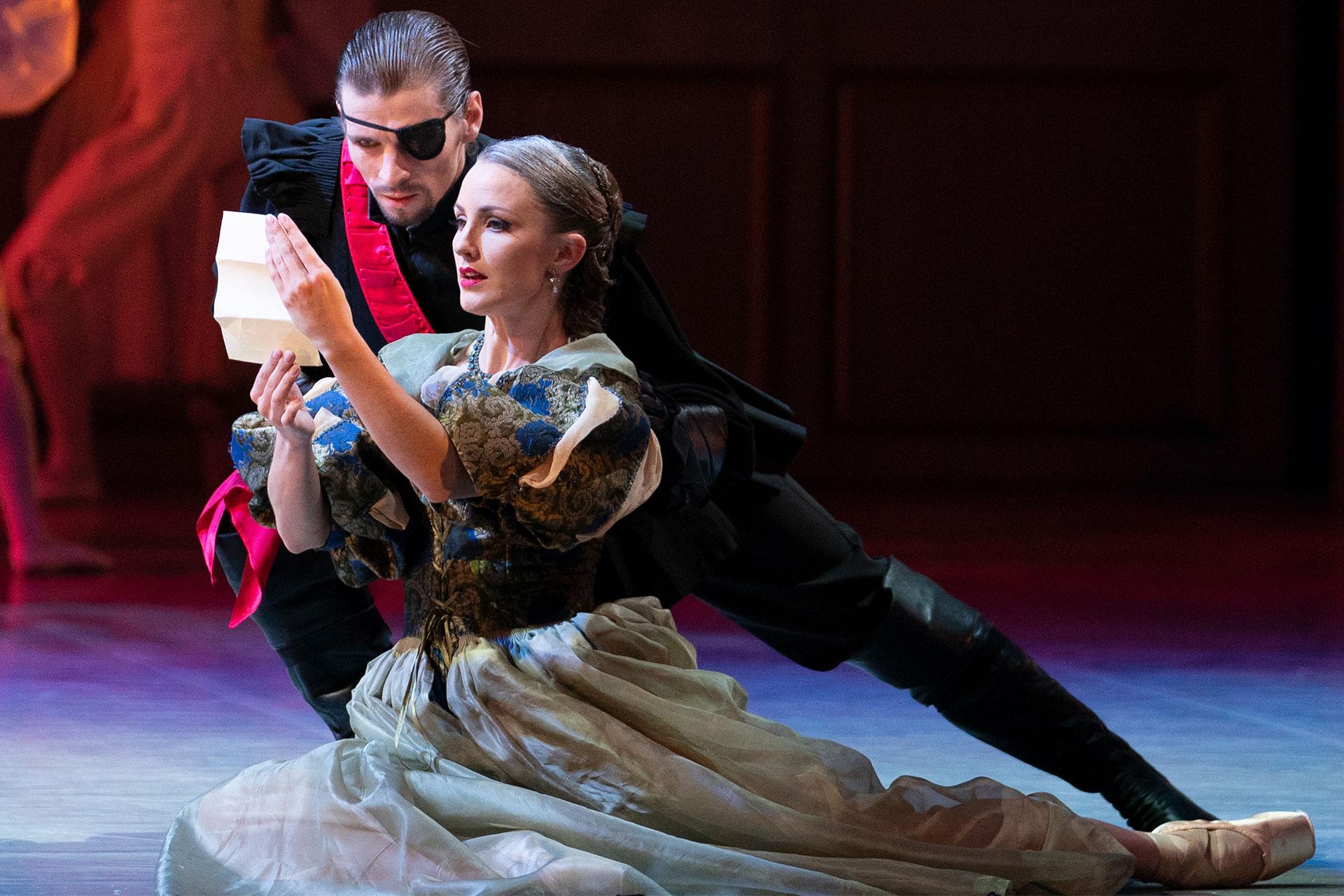 Milady and Rochfort read an intercepted letter and being thier plot